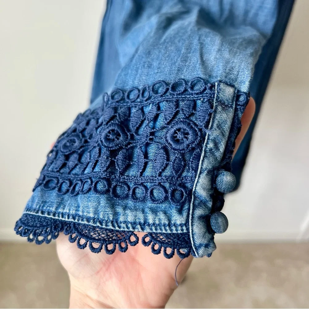 ANTHROPOLOGIE HOLDING HORSES Perra Chambray Lace Swing Top—SZ. 6